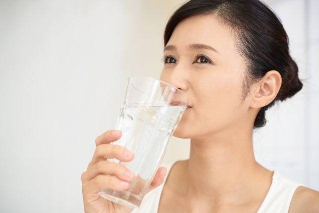 化粧水が届かない「聖域」をアクアポリン水で潤せ