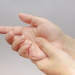 手を刺激する:副交感神経(リラックス・睡眠モード)が優位に