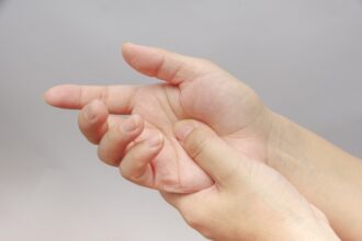 手を刺激する:副交感神経(リラックス・睡眠モード)が優位に