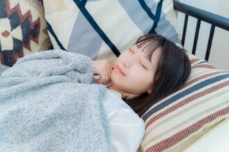 睡眠不足は脳の自己破産
